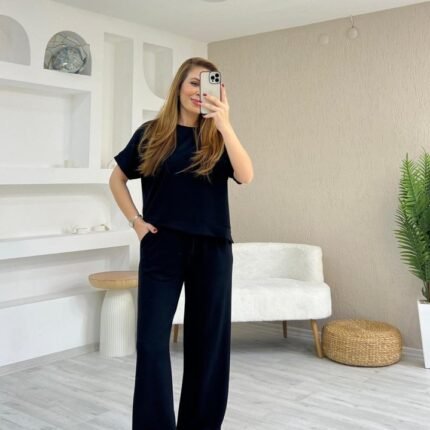 Kadın Modal Kumaş V Yaka Tişört Ve Bol Kesim Pantolon Ikili Takım