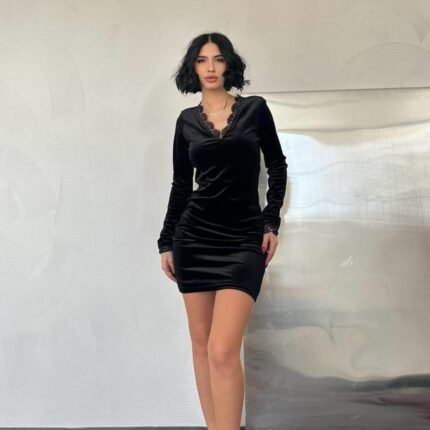 Siyah Yaka Ve Kol Dantelli Mini Elbise