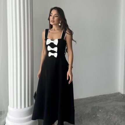 Siyah Fiyonk Garnili Dantelli Elbise