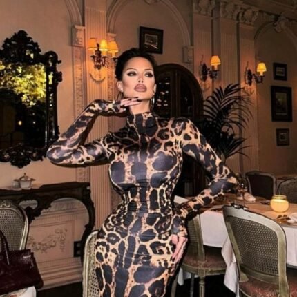 Kadın Yarım Balıkçı Yaka Uzun Kollu Leopar Baskılı Atlas Kumaş Maxi Boy Elbise