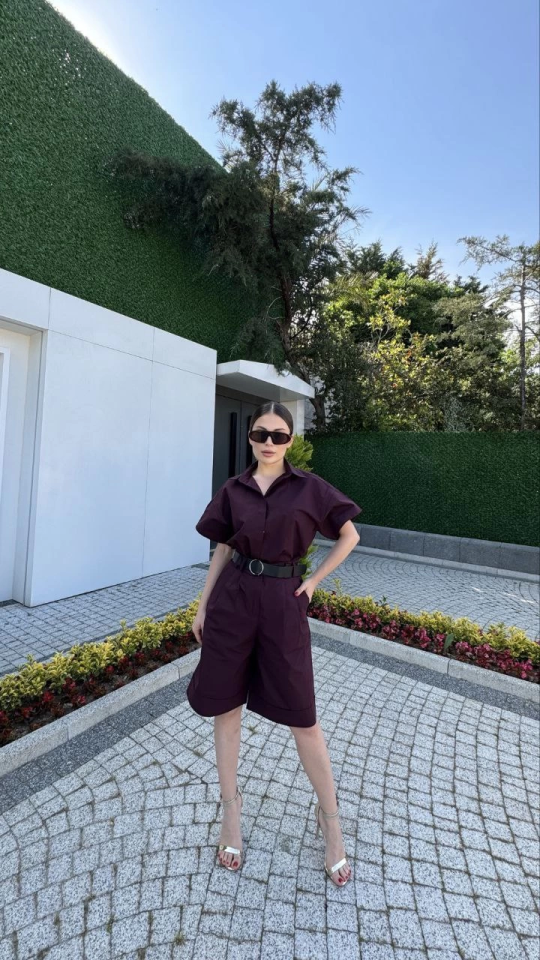 Yakalı Gömlek Kemerli Şortlu Takım