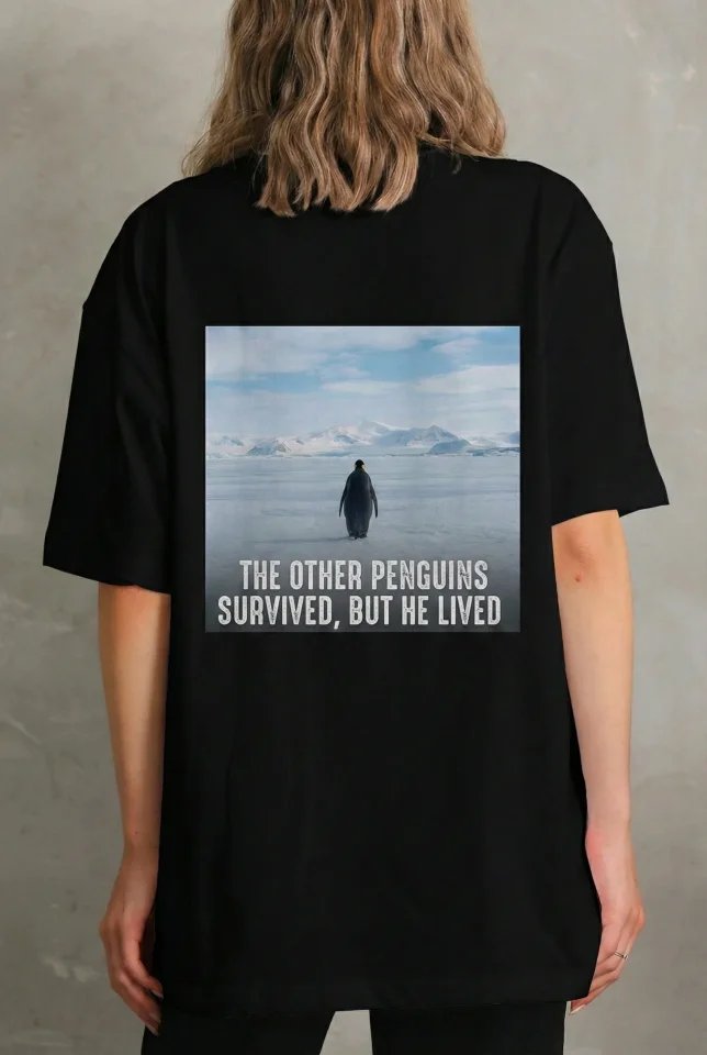 Oversize Tişört - Sırt Baskılı Survivor Penguin Temalı, Felsefi Yazılı Bisiklet Yaka Tişört