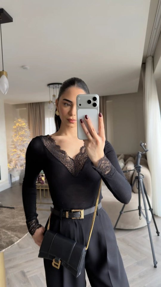 Kadın Uzun Kollu V Yaka Dantel Güpür Detay Bluz