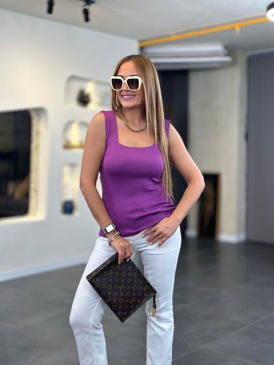 Kadın Kare Yaka Kalın Askılı Beyaz Triko Bluz