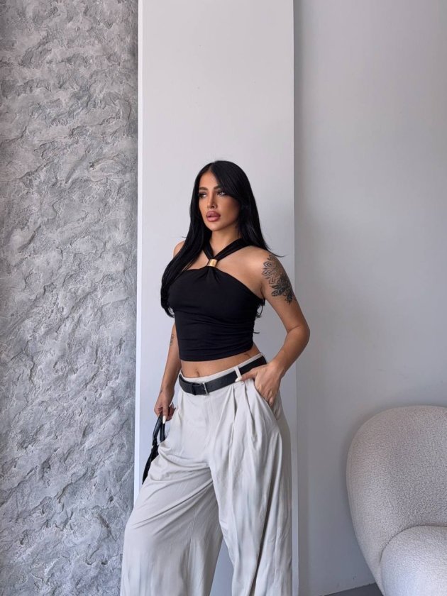 Kadın Toka Detay Halter Yaka Sandy Bluz