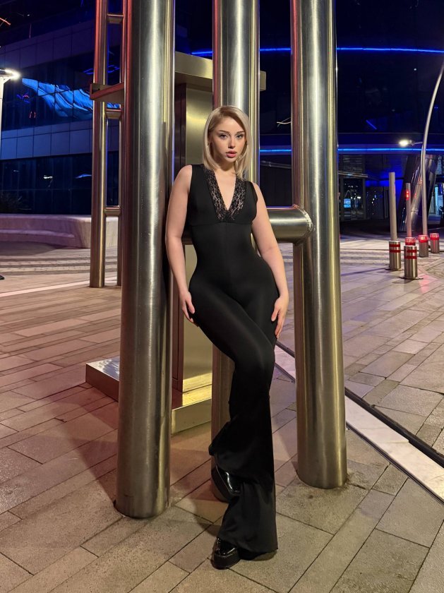 Kadın Kolsuz Dantel Gupur Detay V Yaka İspanyol Paça Tulum