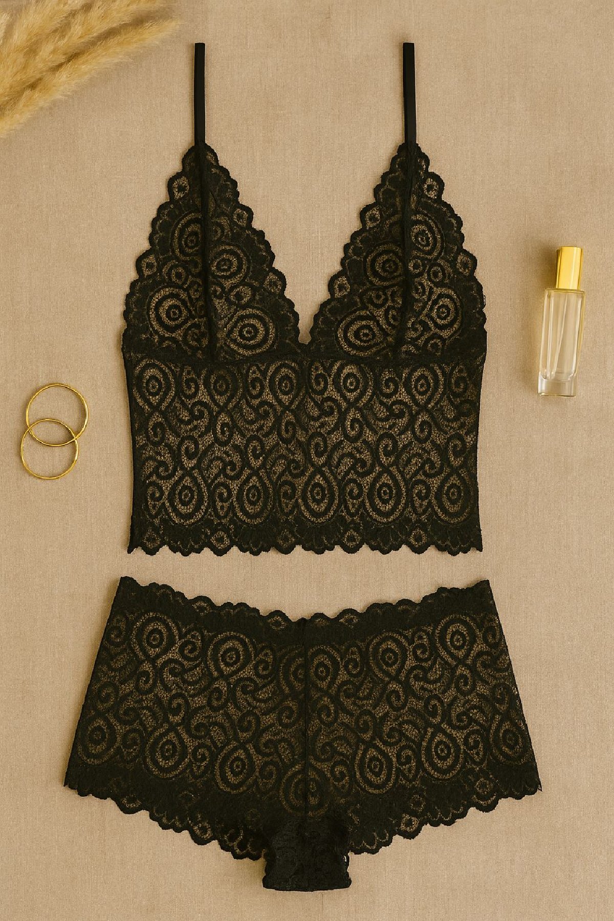 Kadın Siyah Dantel Bralet Şort Takımı – Şık, Zarif ve Feminen İç Giyim