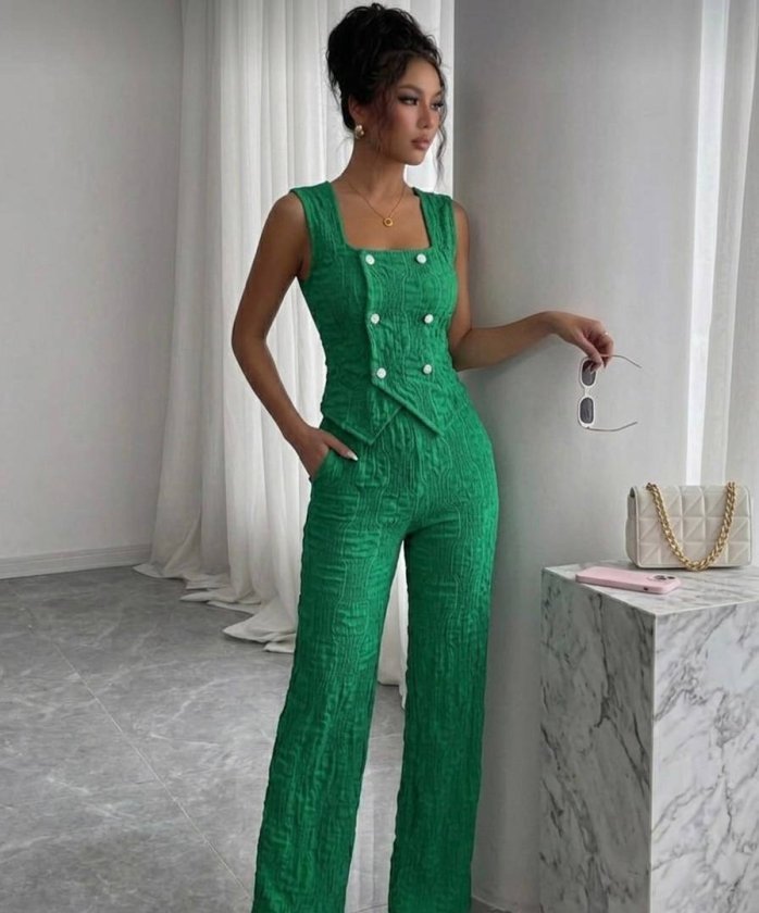 Kadın Düğmeli Bürümcük Kumaş Takım