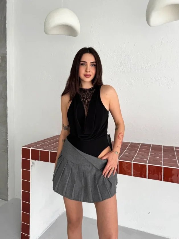 Dantel Detaylı Derin Dekolte Body Şık Kolsuz Yazlık Bodysuit