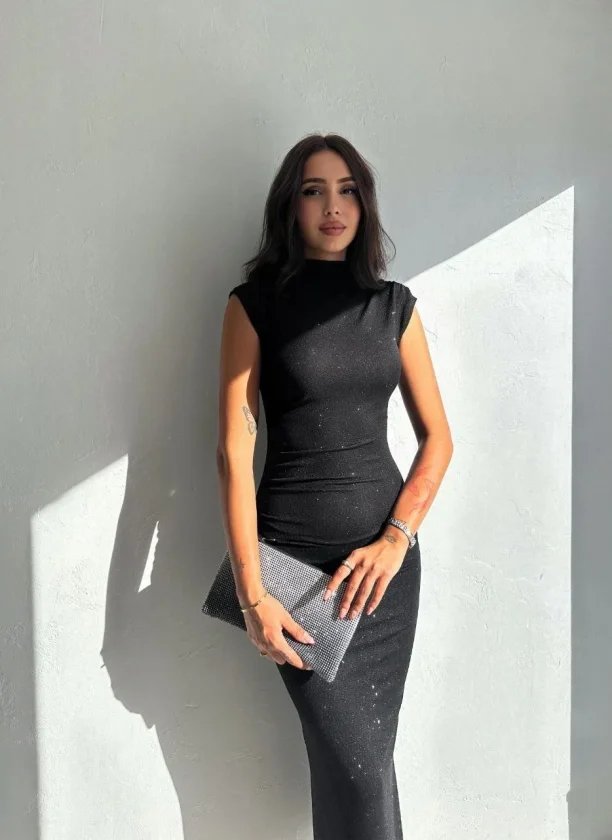 Likralı Simli Kumaş Yandan Yırtmaçlı Uzun Elbise Şık Kolsuz Abiye