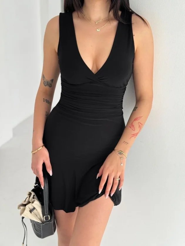 Derin V Yaka Sırt Dekolteli Mini Elbise Drapeli Şık Kolsuz