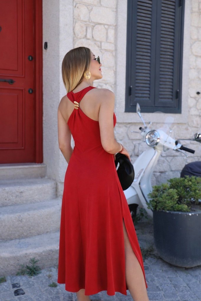 Kadın Omuzlardan Açık Arkadan Toka Detaylı Yırtmaçlı Uzun Viskon Elbise