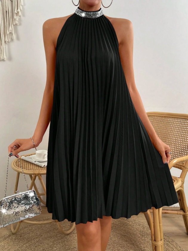 Kadın Balıkçı Yaka Omuzlardan Açık Pılelı Kısa Janjan Krep Elbise