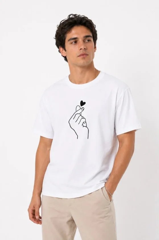 Erkek Kore Parmak Kalp Aşk Temalı Minimal Baskılı Tişört Yazlık Kısa Kol T-Shirt